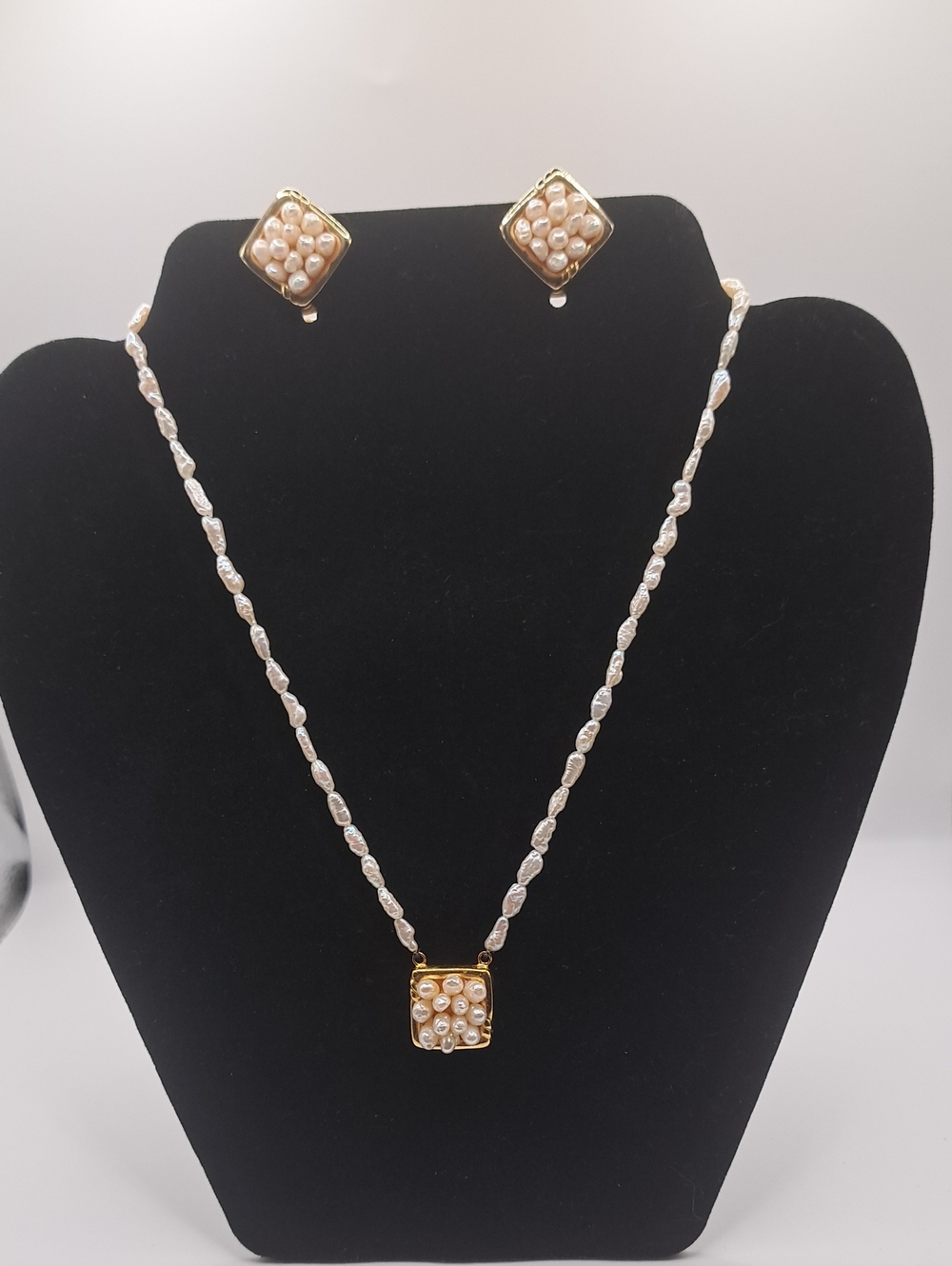 Classic Gold and Pearl Necklace & Earrings Set - Elegant Women Jewelry
